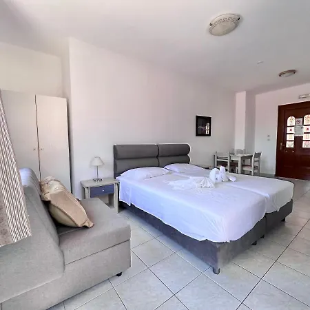 Aristomenis Aparthotel 4*