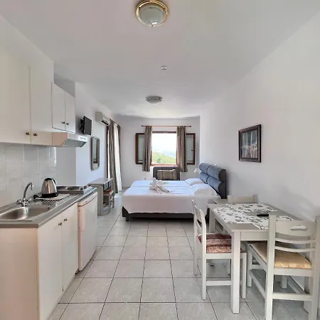 Aristomenis Hotel apartamentowy 4*