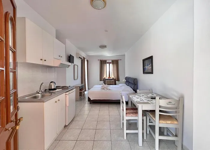 Aparthotel Aristomenis Studios