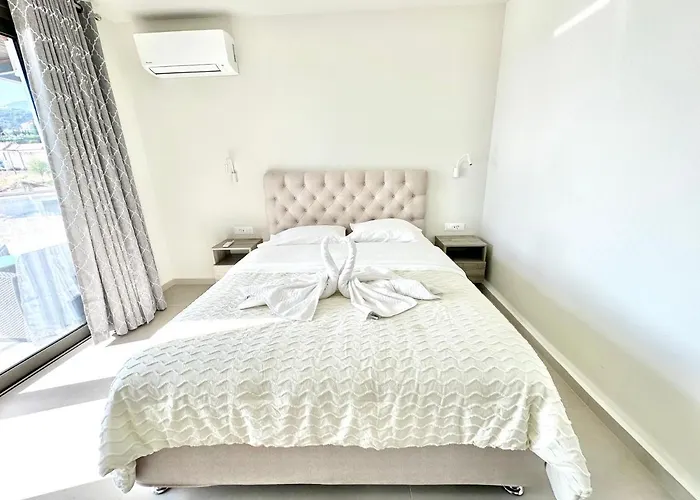 Aristomenis Studios 4*